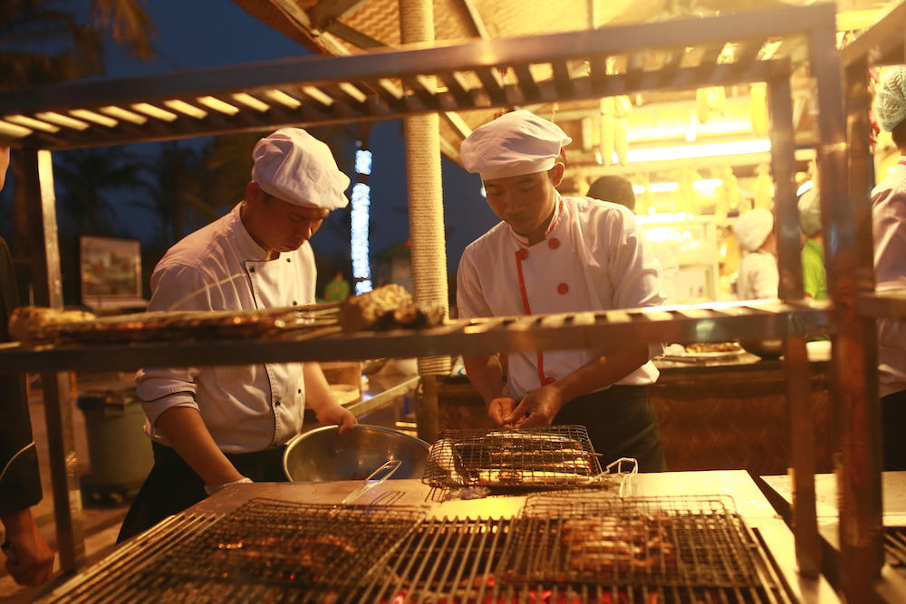 Chợ Quê phố biển đón hàng ngàn lượt khách trong hai ngày khai trương 