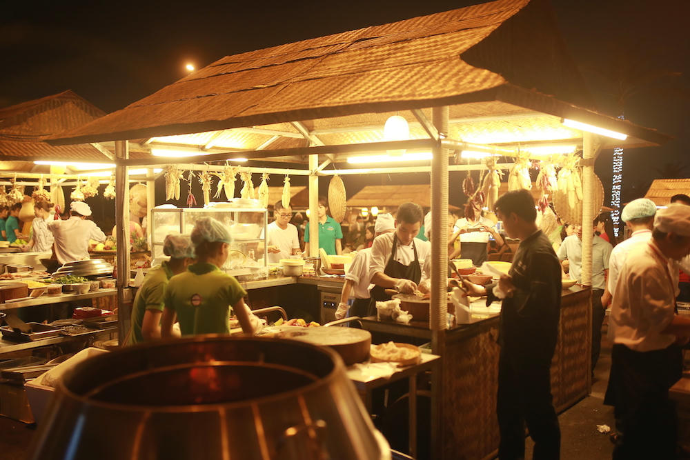 Chợ Quê phố biển đón hàng ngàn lượt khách trong hai ngày khai trương 