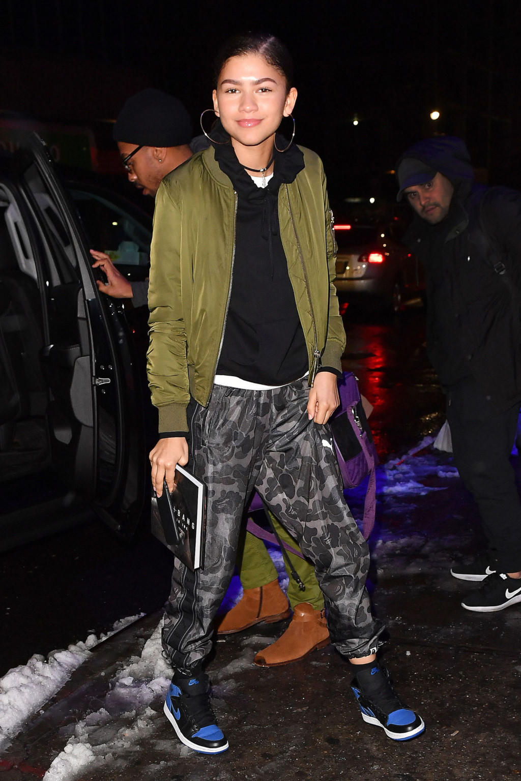 Xu huong khuyen tai co dien duoc sao ngoai lang xe hinh anh 10