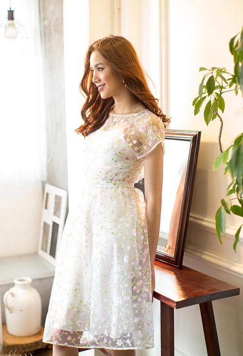 'Bản sao' Hồ Ngọc Hà chuộng váy áo vintage