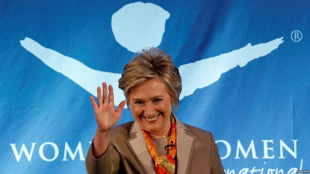 Rắc rối mới của Giám đốc FBI