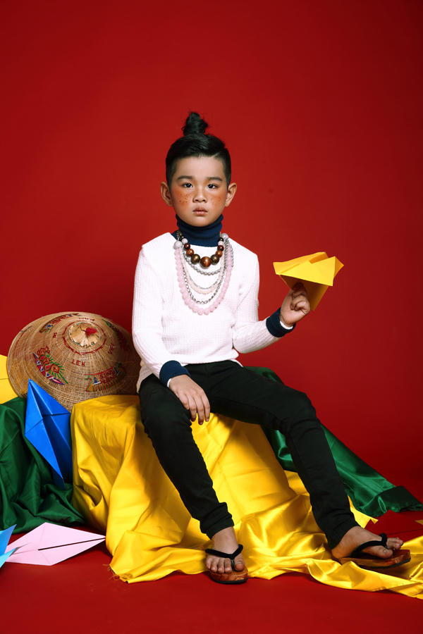 mau-nhi-dang-yeu-voi-trang-phuc-a-dong-3