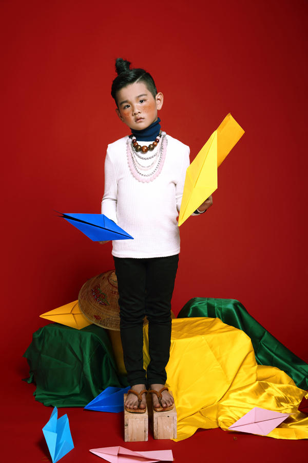 mau-nhi-dang-yeu-voi-trang-phuc-a-dong-4