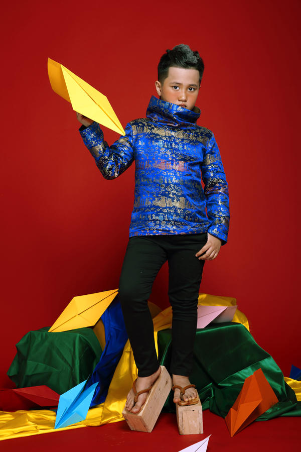 mau-nhi-dang-yeu-voi-trang-phuc-a-dong-7