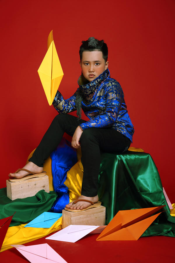 mau-nhi-dang-yeu-voi-trang-phuc-a-dong-8