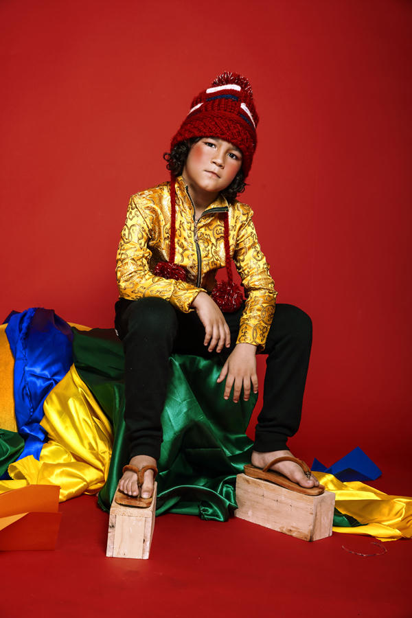 mau-nhi-dang-yeu-voi-trang-phuc-a-dong-9