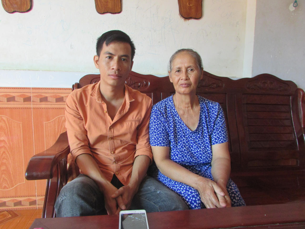 Gây lộn với cán bộ phường, bị vu thành “kẻ điên sống lang thang”?