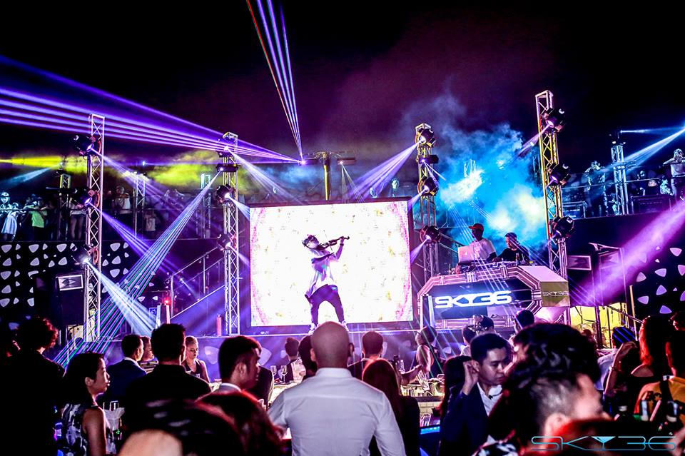 Ngắm pháo hoa từ phòng ngủ, tại sao không?