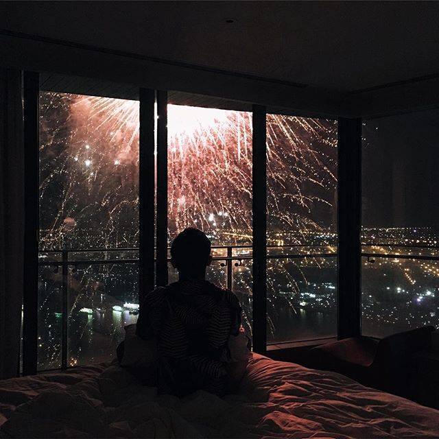 Ngắm pháo hoa từ phòng ngủ, tại sao không?