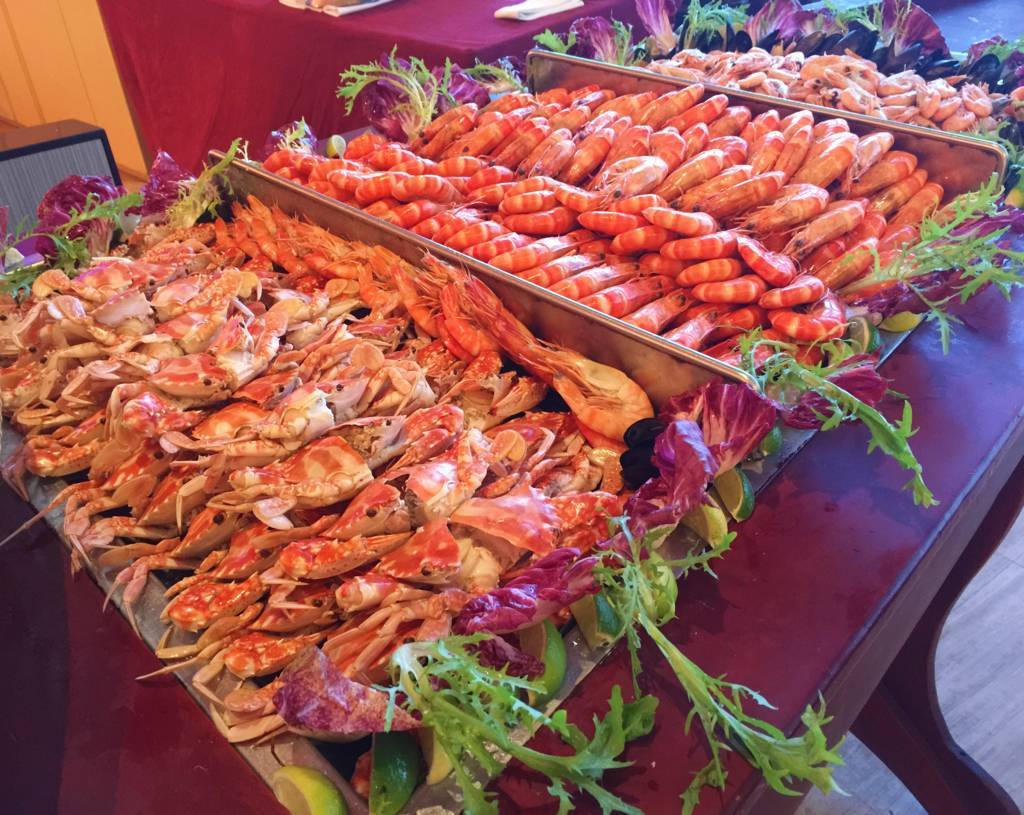 Ngắm pháo hoa từ phòng ngủ, tại sao không?