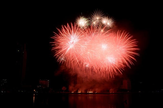 Pháo hoa đêm Hỏa thổi bùng hy vọng về một đêm Thổ hoành tráng