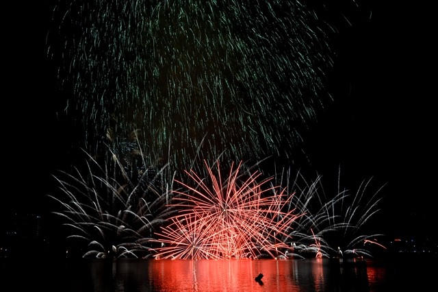 Pháo hoa đêm Hỏa thổi bùng hy vọng về một đêm Thổ hoành tráng