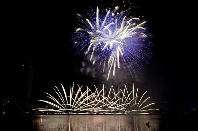 Pháo hoa đêm Hỏa thổi bùng hy vọng về một đêm Thổ hoành tráng