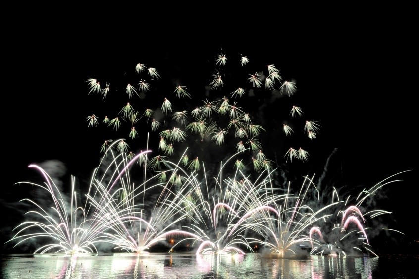 Pháo hoa đêm Hỏa thổi bùng hy vọng về một đêm Thổ hoành tráng