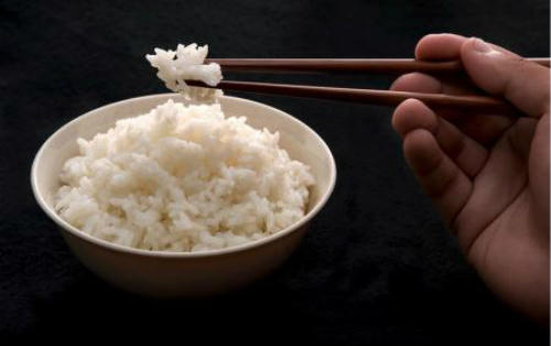 cong-thuc-nau-com-va-chao-ngon-cua-dau-bep-singapore