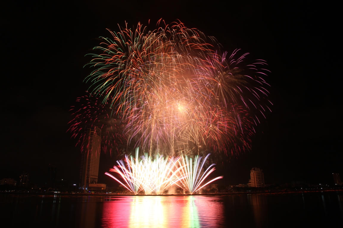 Đêm Thổ, đội Nhật Bản sẽ trình diễn pháo hoa trên nền nhạc pop