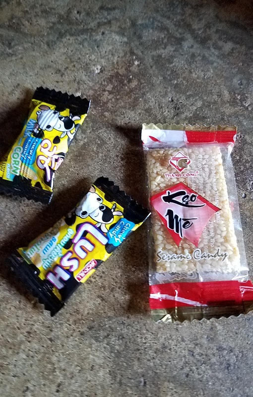 Đắk Lắk:  59 người ngộ độc vì ăn bánh kẹo phát miễn phí của nhóm người lạ 
