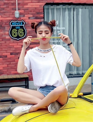 Kết quả hình ảnh cho Áo thun choker Châu Âu
