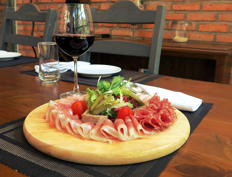 Nhung nha hang mang dam phong cach Phap tai Sai Gon hinh anh 15