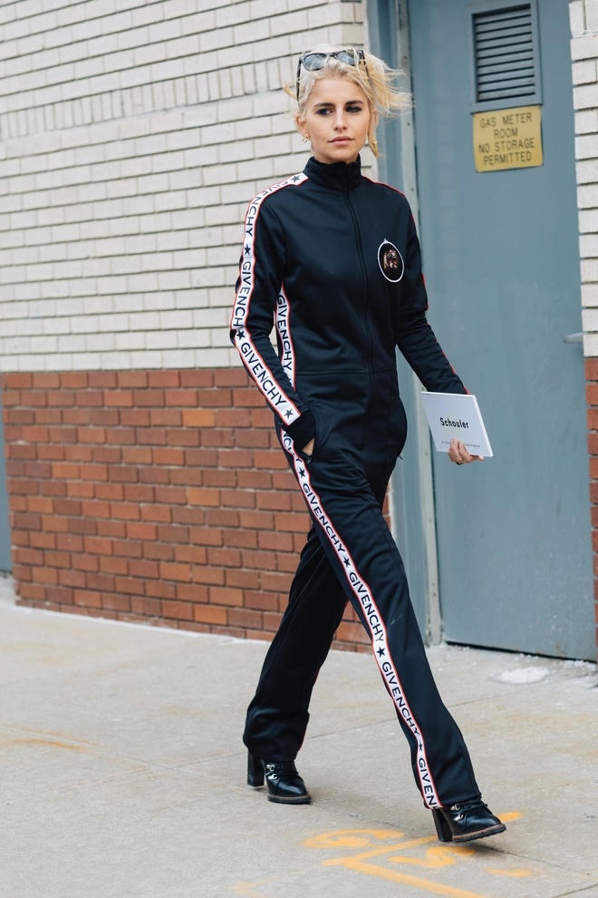 Những cách biến quần thể thao trở nên sành điệu