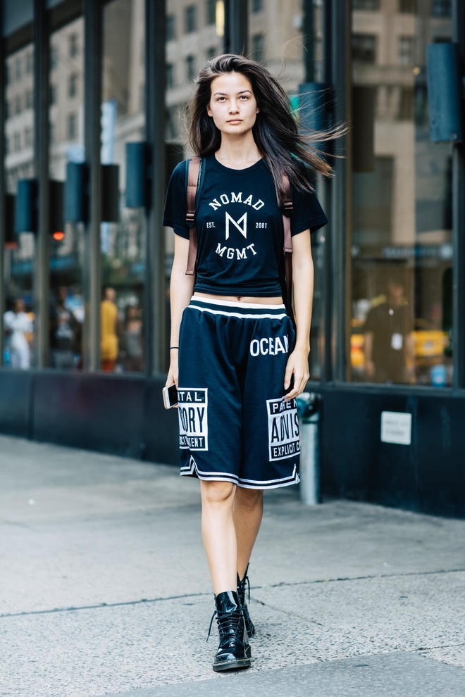 Những cách biến quần thể thao trở nên sành điệu