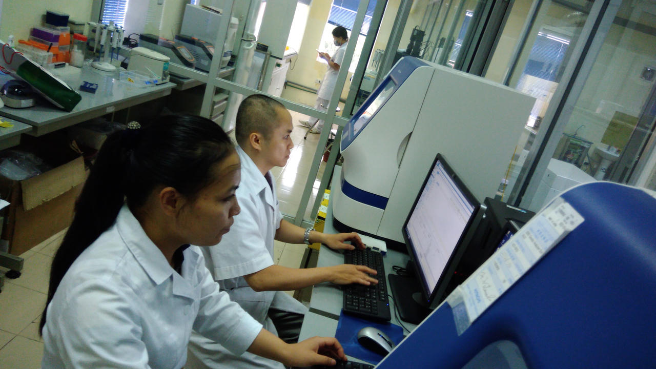 Tìm ra cha mẹ thật cho hai đứa trẻ bị hoán đổi khi mới sinh