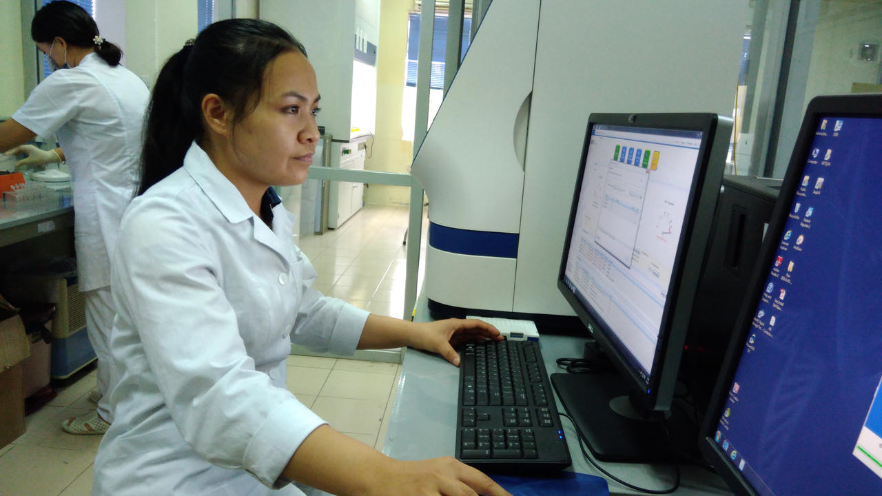 Tìm ra cha mẹ thật cho hai đứa trẻ bị hoán đổi khi mới sinh