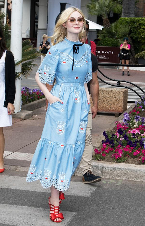 Sao Hollywood chuong vay midi tre trung cho ngay he ruc ro hinh anh 5