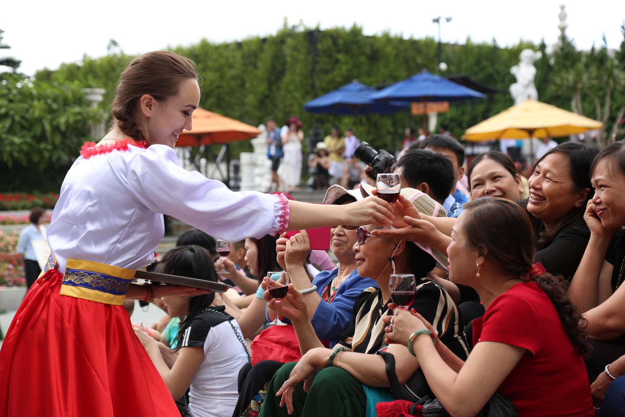 Vui quên lối về tại Lễ hội rượu vang Sun World Ba Na Hills 2017