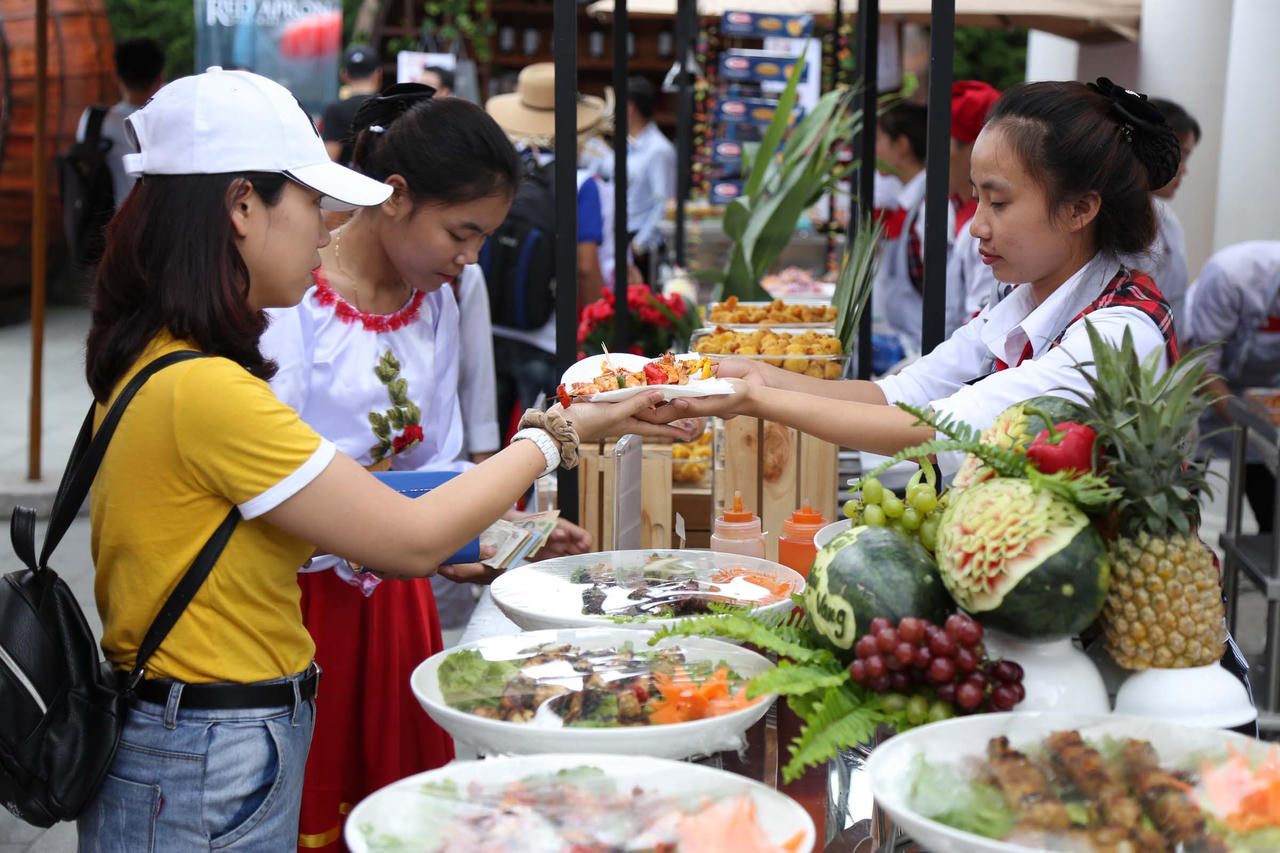 Vui quên lối về tại Lễ hội rượu vang Sun World Ba Na Hills 2017