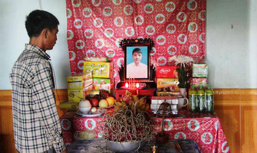 Nhà 3 người 'đi Tây' vẫn không đủ tiền đưa thi thể con về nước