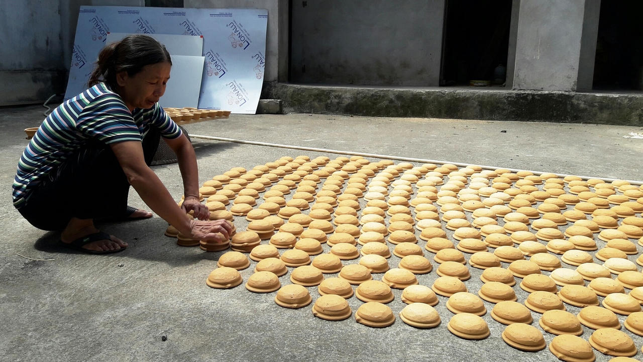 Làng niêu đất “bán xương, nuôi thịt”