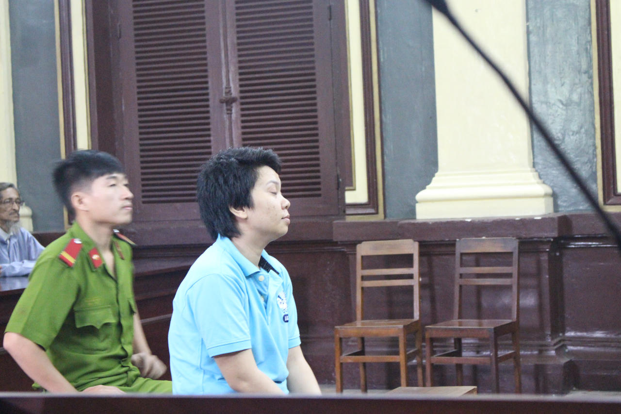 Cô gái tóc ngắn đâm chết cậu bạn thân sau chầu nhậu bí tỉ