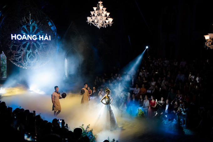 nha-thiet-ke-viet-chuong-mot-to-chuc-show-dien-ngoai-troi-3