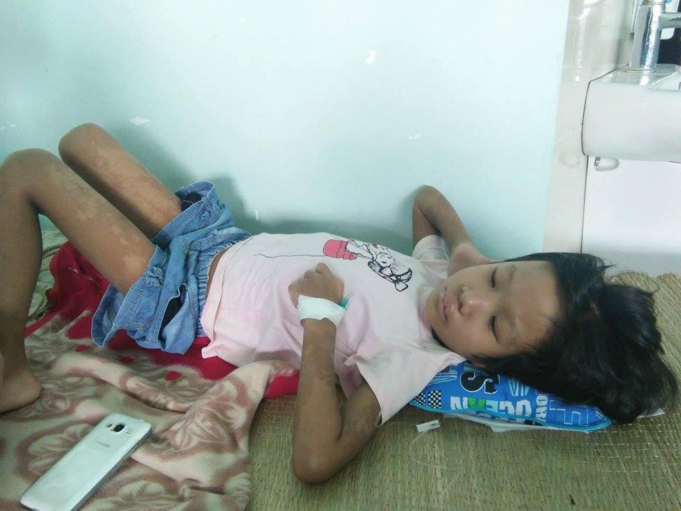 Xót xa bé gái 7 tuổi mang trong mình nhiều trọng bệnh