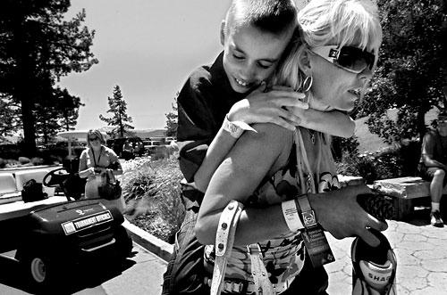 Câu chuyện mẹ chăm con ung thư lay động hàng triệu người: Chờ đợi một phép màu