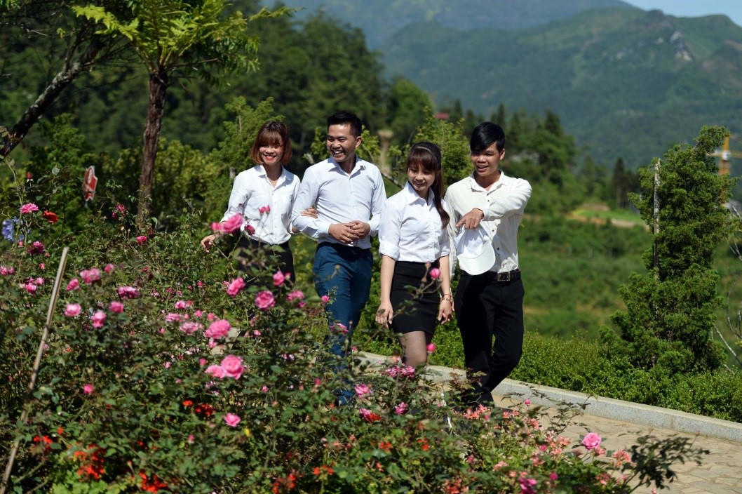 Khám phá vườn hoa hồng Pháp cổ ở Fansipan Legend