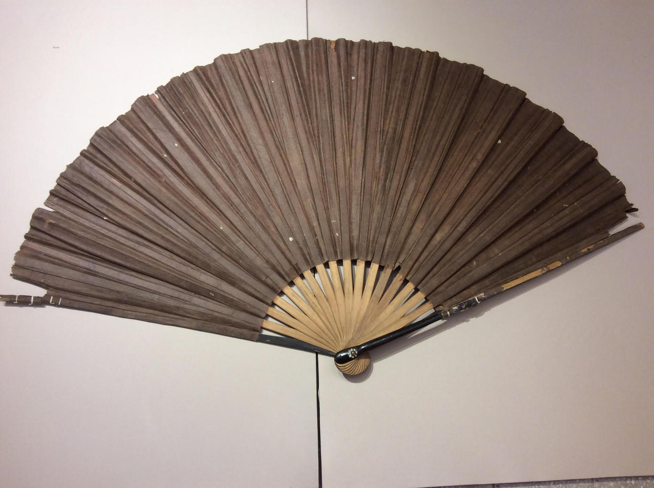 Chiếc quạt Bác Hồ tặng Tổng Bí thư thi đua ái quốc đầu tiên