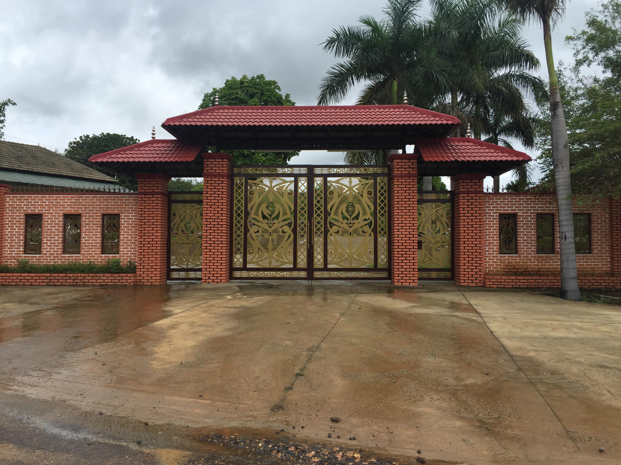 Kon Tum:  Cơ quan chức năng “né tránh” trong vụ Ủy viên thường vụ Tỉnh ủy bị tố xây nhà trên đất nông nghiệp