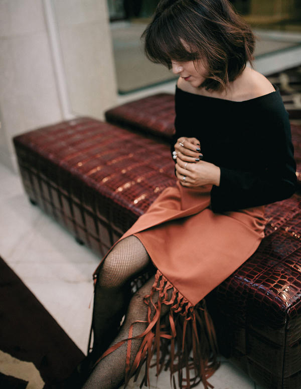 tre-trung-duoi-nang-he-voi-chan-vay-quan-sexy-5