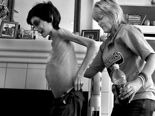 Câu chuyện mẹ chăm con ung thư lay động hàng triệu người