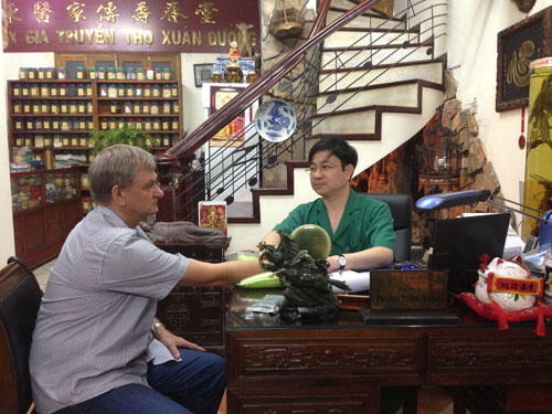 Thượng tôn pháp luật để bảo tồn tinh hoa Nam y Việt