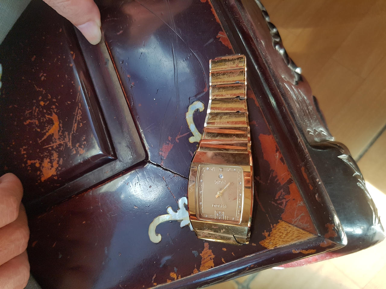 Nam thanh niên vác mã tấu truy sát nhóm thợ xây:  Bên lấn chiếm lề đường, bên nóng tính như lửa