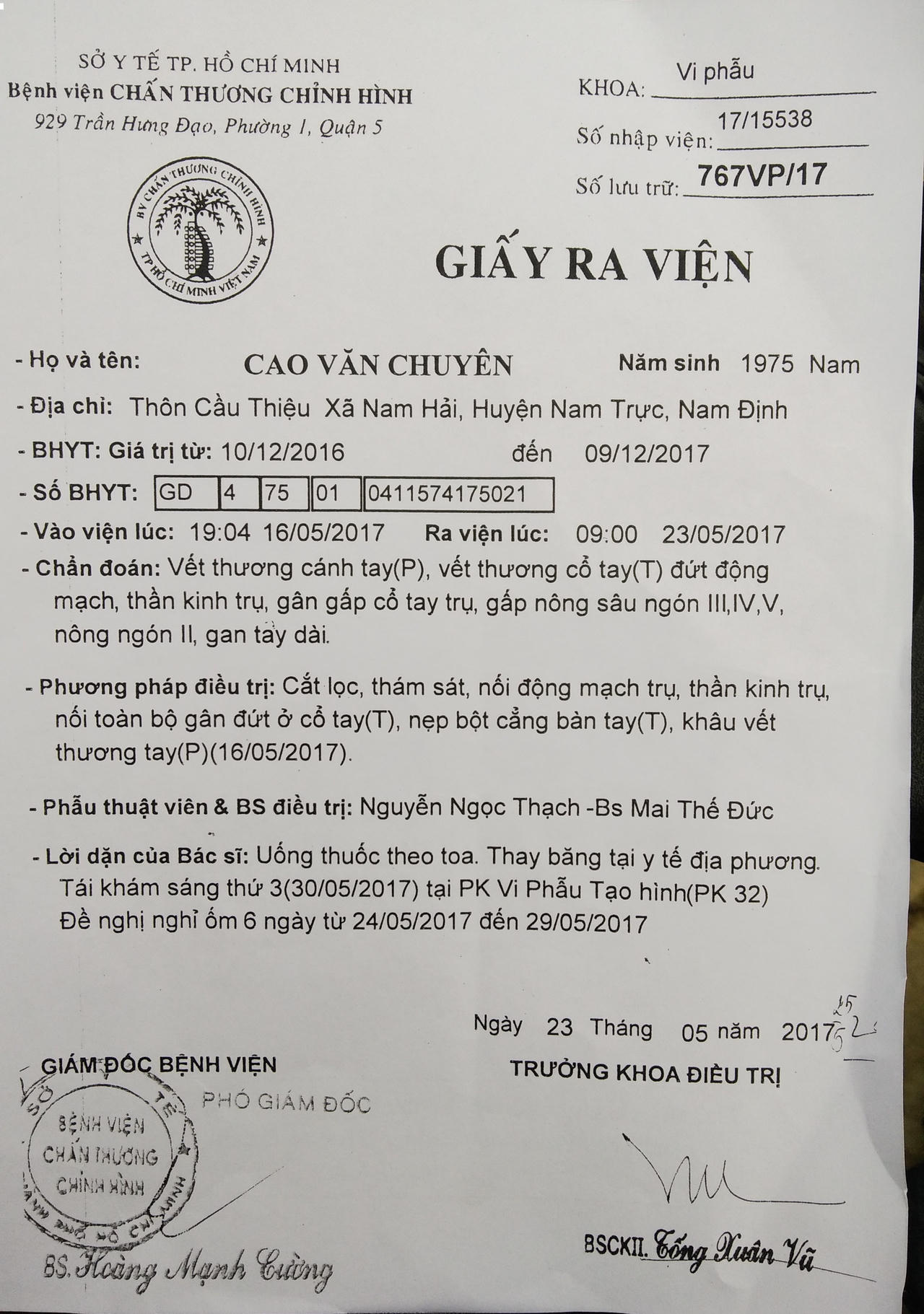 Nam thanh niên vác mã tấu truy sát nhóm thợ xây:  Bên lấn chiếm lề đường, bên nóng tính như lửa