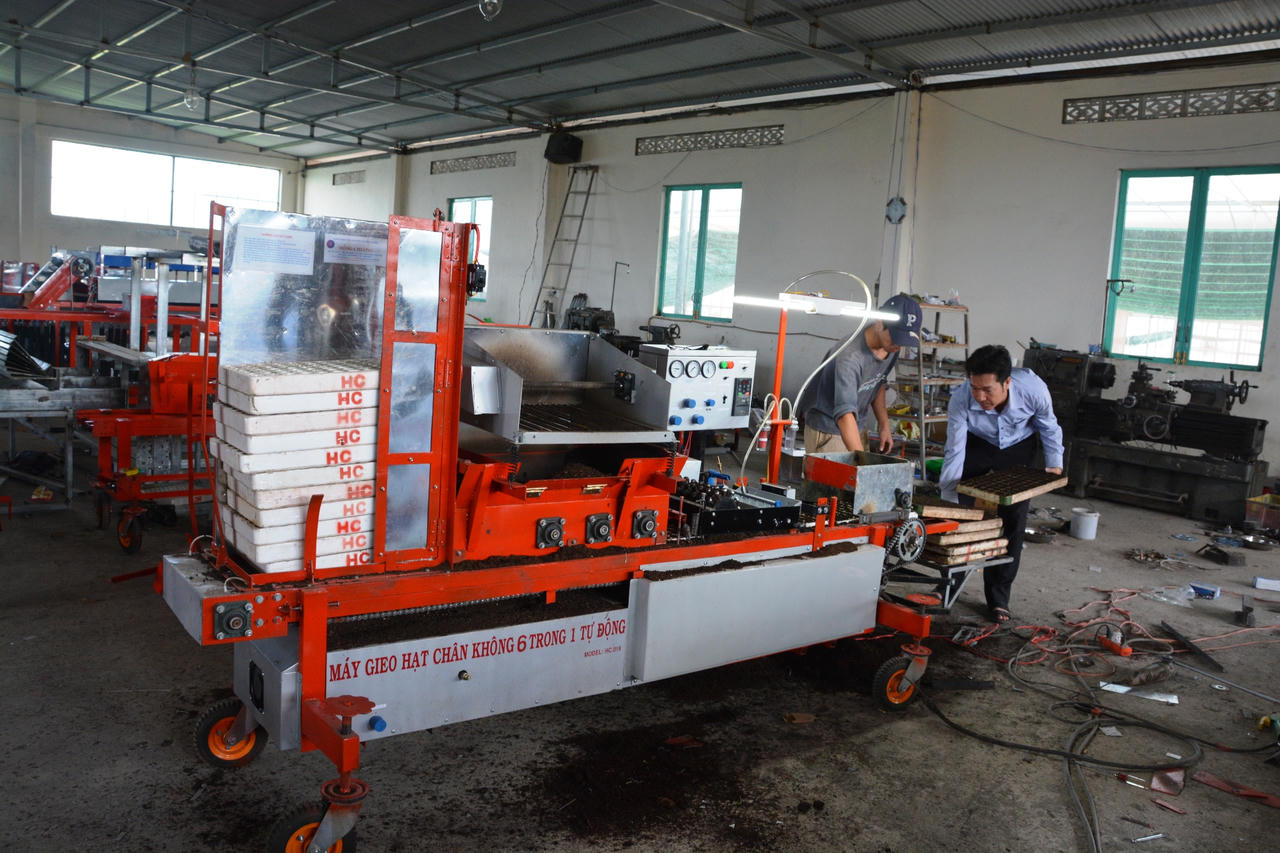 “Chân đất” 14 năm sáng chế 15 loại máy phục vụ sản xuất nông nghiệp