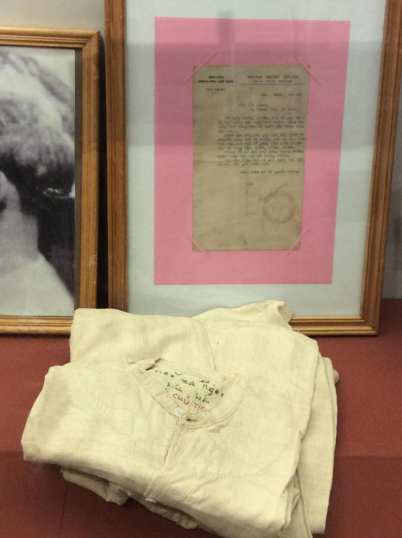 Kỷ vật của Bác Hồ (Kỳ 4) - Chiếc áo len và ống nhòm vô giá