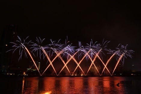 Nhìn lại những màn pháo hoa ngoạn mục sau 4 đêm thi DIFF 2017