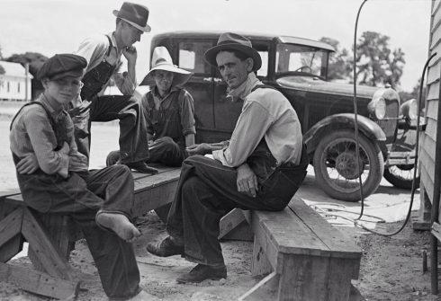 Chào Hè với phong cách thời trang quần yếm jean