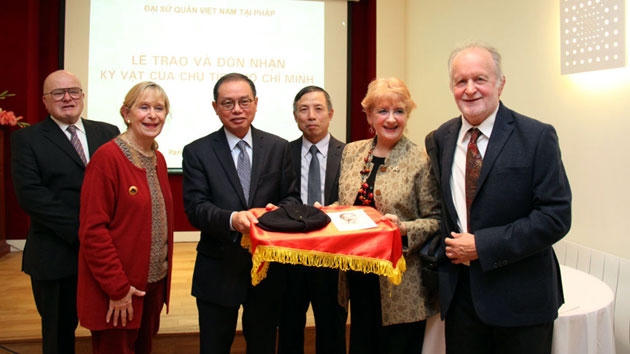 Kỷ vật của Bác Hồ (kỳ 6): Tặng vật được giữ gìn hàng chục năm trong 2 gia đình ngoại quốc