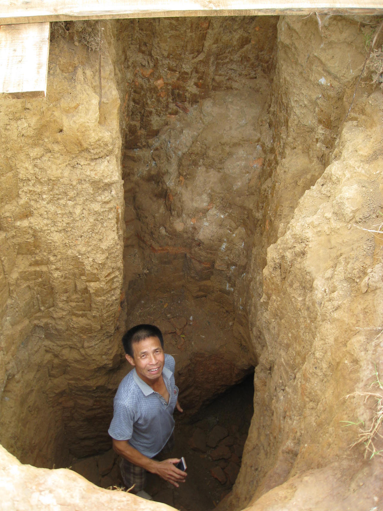 Lời đồn quanh ngôi mộ tổ khiến con cháu một dòng họ ăn ngủ không yên